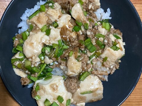 豆腐とニラと豚挽肉の中華丼